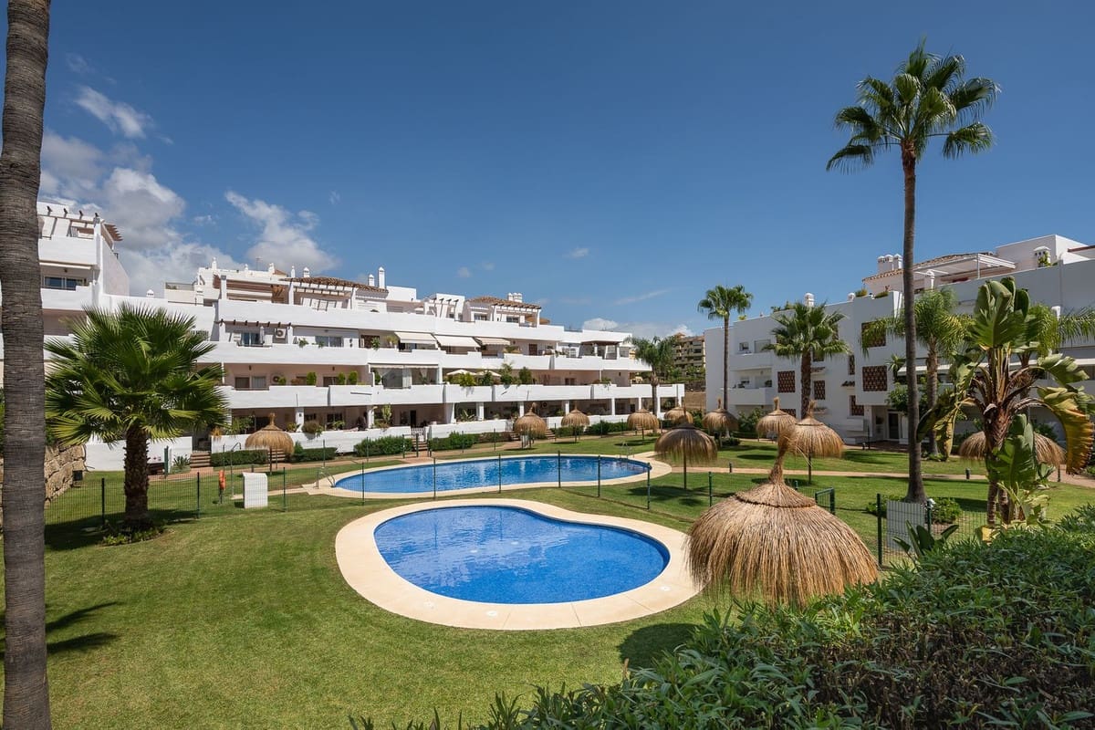 3 slaapkamer Appartement te koop in New Golden Mile met zwembad garage - € 630.000 (Ref: 10120952)