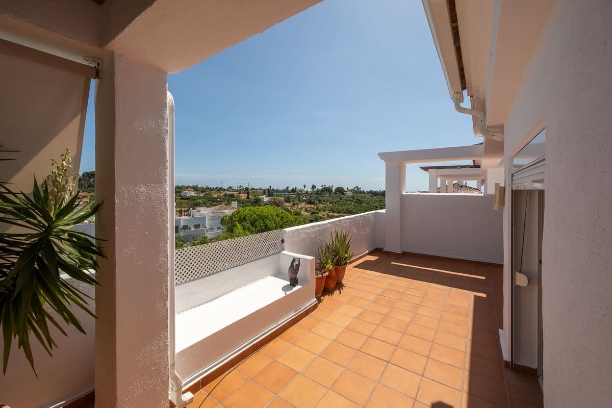 3 slaapkamer Appartement te koop in New Golden Mile met zwembad garage - € 630.000 (Ref: 10120952)