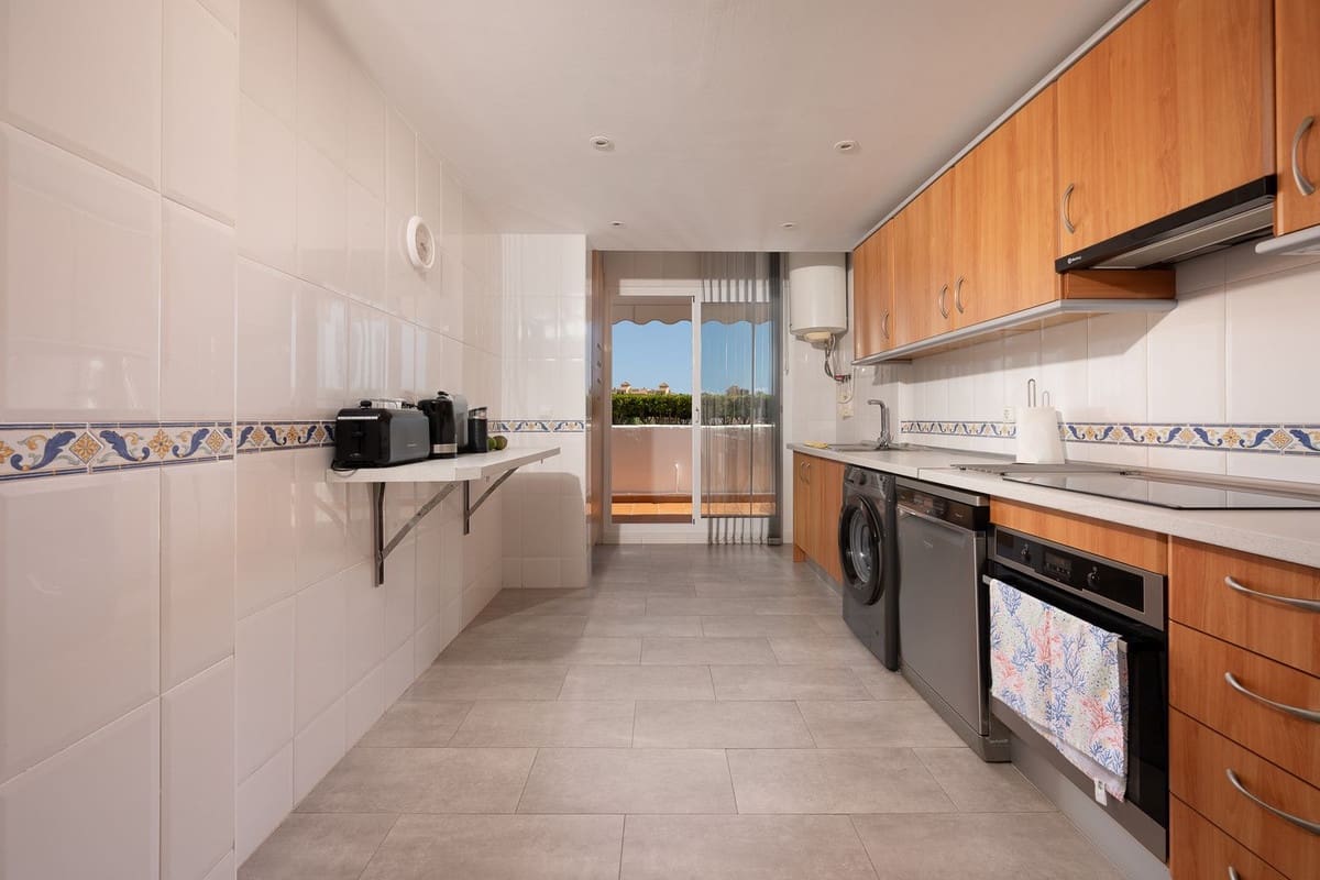 3 slaapkamer Appartement te koop in New Golden Mile met zwembad garage - € 630.000 (Ref: 10120952)