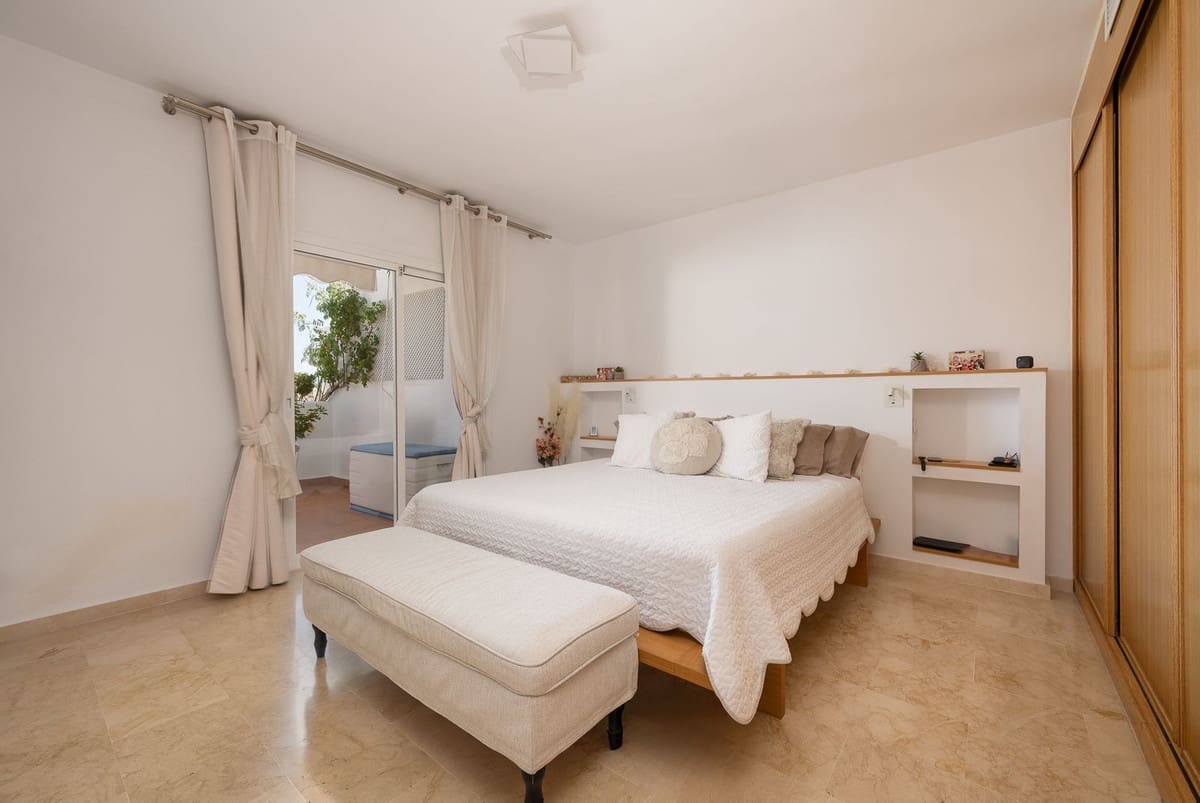 3 slaapkamer Appartement te koop in New Golden Mile met zwembad garage - € 630.000 (Ref: 10120952)