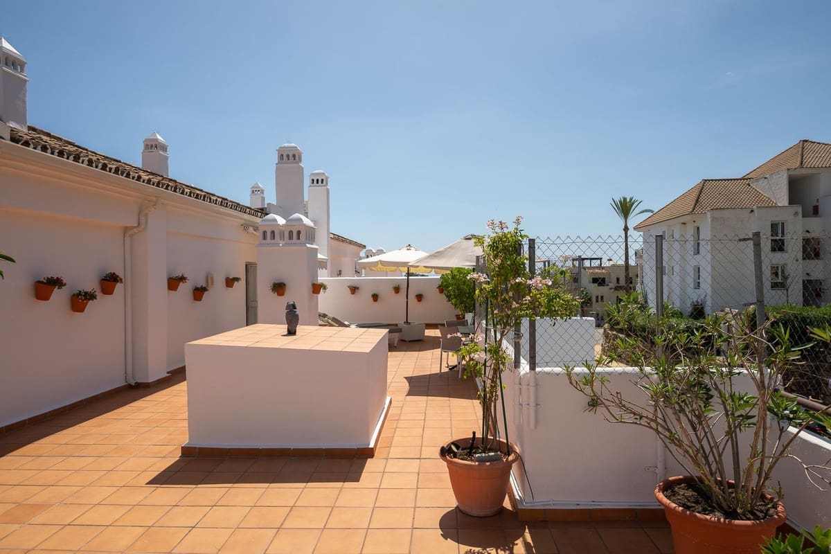 3 slaapkamer Appartement te koop in New Golden Mile met zwembad garage - € 630.000 (Ref: 10120952)