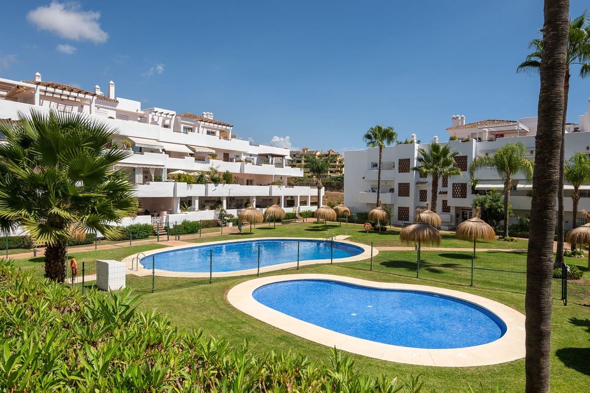 3 slaapkamer Appartement te koop in New Golden Mile met zwembad garage - € 630.000 (Ref: 10120952)