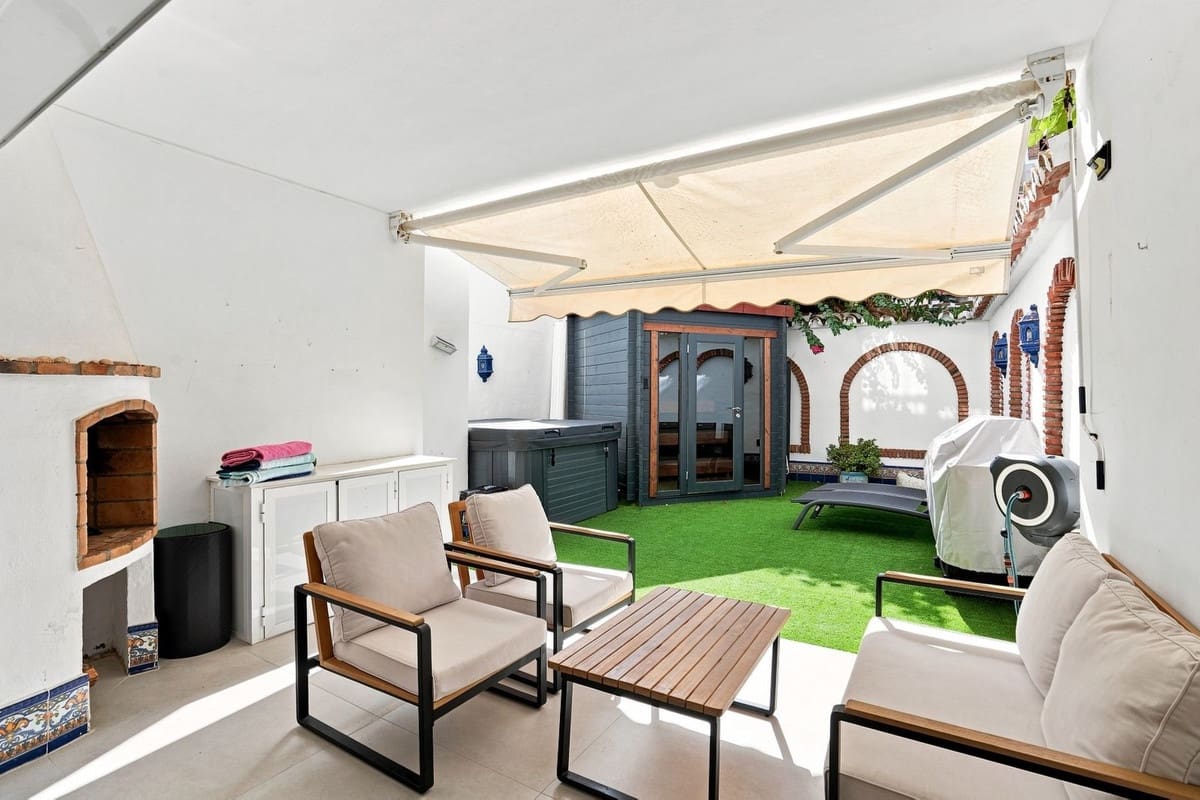 Apartamento de 2 habitaciones en Calahonda en venta con piscina - 495.000 € (Ref: 10120965)