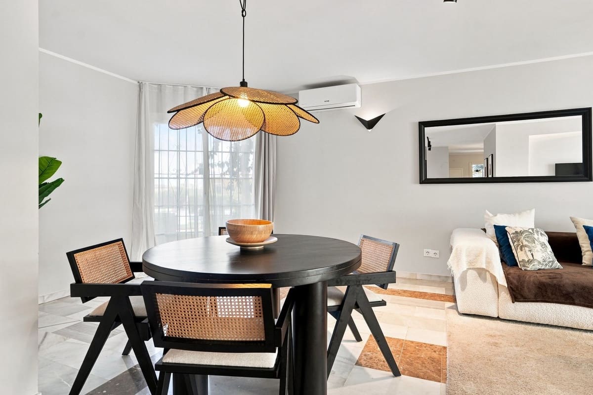 Apartamento de 2 habitaciones en Calahonda en venta con piscina - 495.000 € (Ref: 10120965)