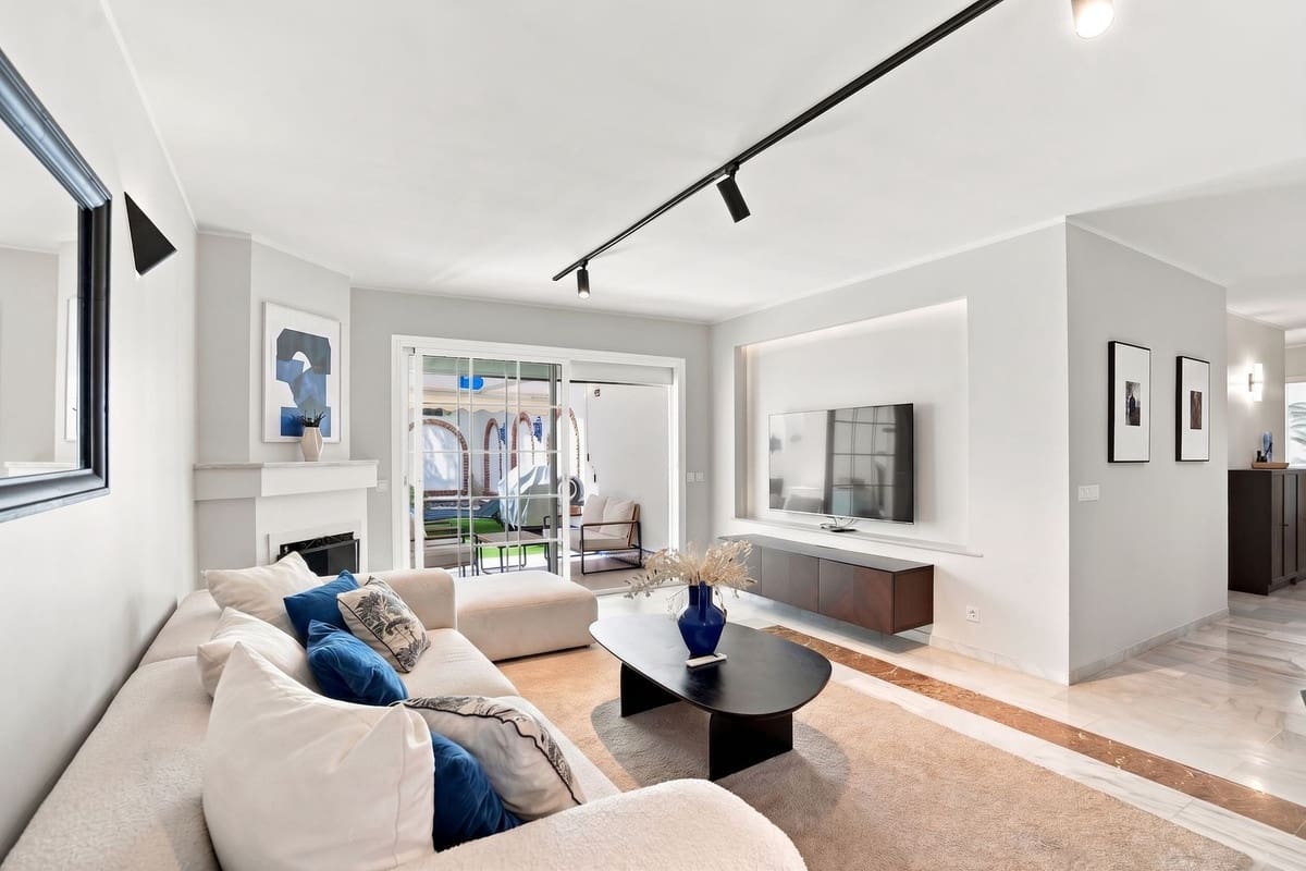 Apartamento de 2 habitaciones en Calahonda en venta con piscina - 495.000 € (Ref: 10120965)