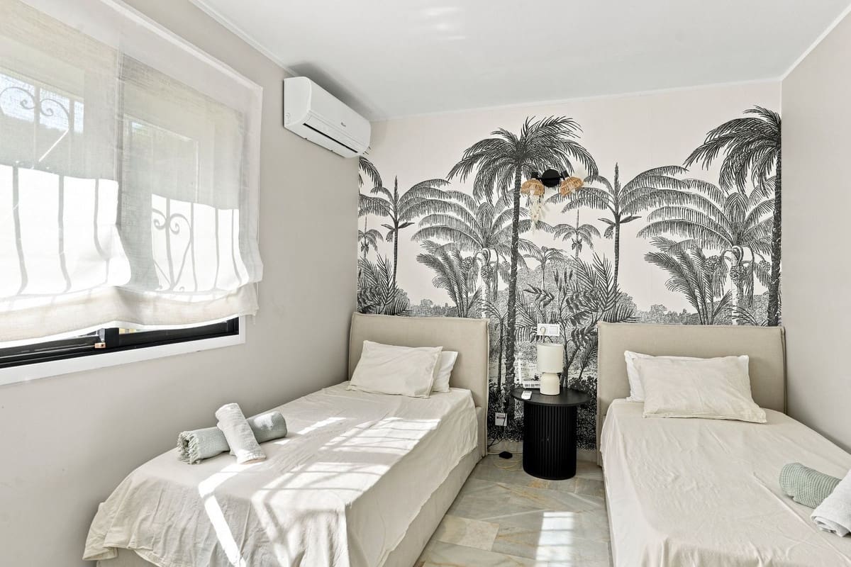 Apartamento de 2 habitaciones en Calahonda en venta con piscina - 495.000 € (Ref: 10120965)