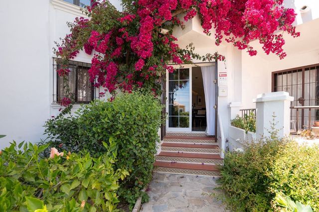 Apartamento de 2 habitaciones en Calahonda, Mijas en venta con piscina - 495.000 € (Ref: 10120965)
