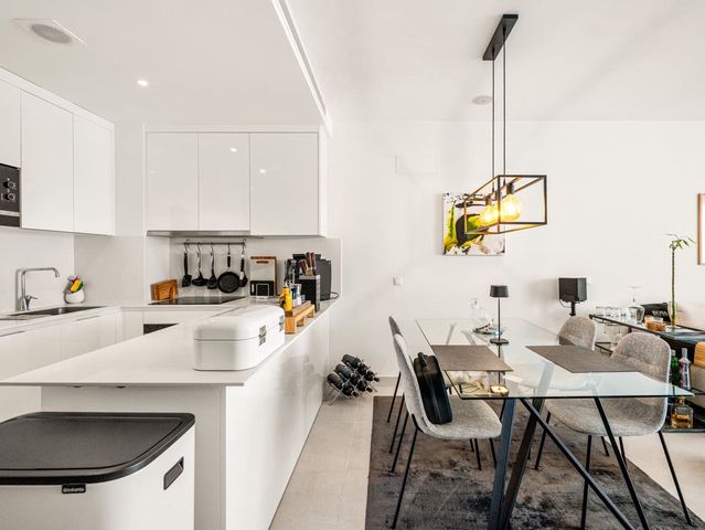 2 makuuhuone Huoneisto myytävänä paikassa Estepona mukana uima-altaan - 595 000 € (Ref: 10120976)