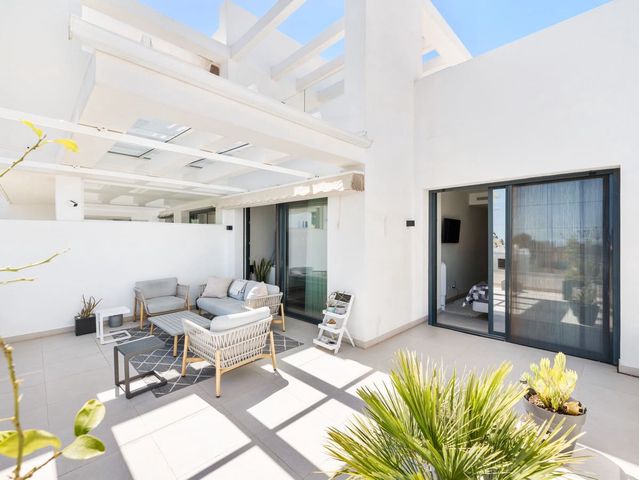 2 makuuhuone Huoneisto myytävänä paikassa Estepona mukana uima-altaan - 595 000 € (Ref: 10120976)