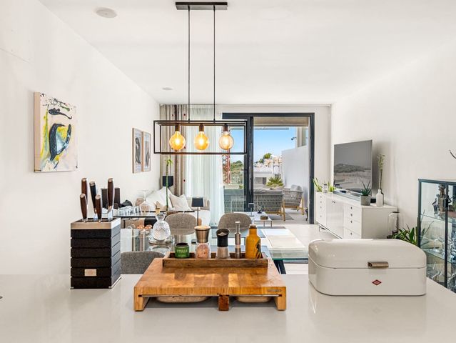 2 makuuhuone Huoneisto myytävänä paikassa Estepona mukana uima-altaan - 595 000 € (Ref: 10120976)