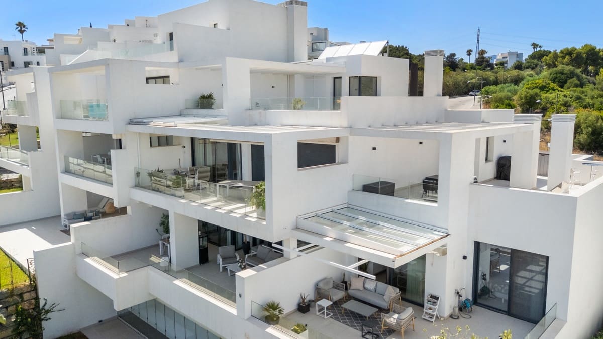 2 makuuhuone Huoneisto myytävänä paikassa Estepona mukana uima-altaan - 595 000 € (Ref: 10120976)