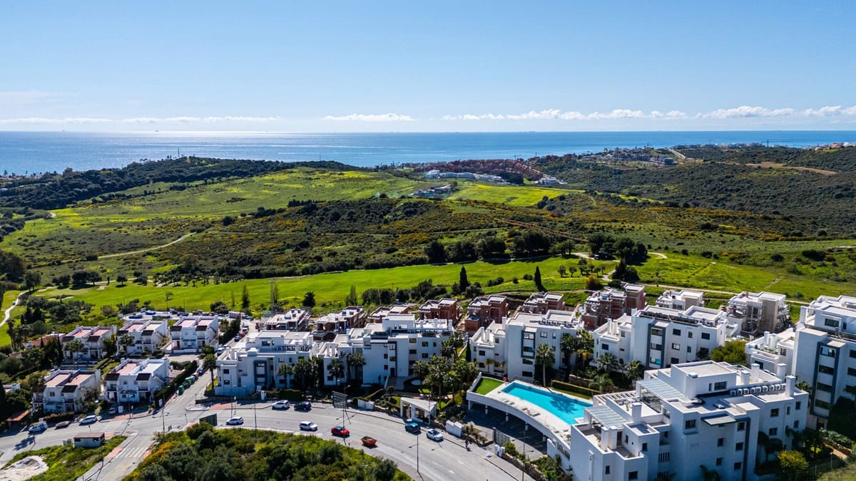 2 makuuhuone Huoneisto myytävänä paikassa Estepona mukana uima-altaan - 595 000 € (Ref: 10120976)