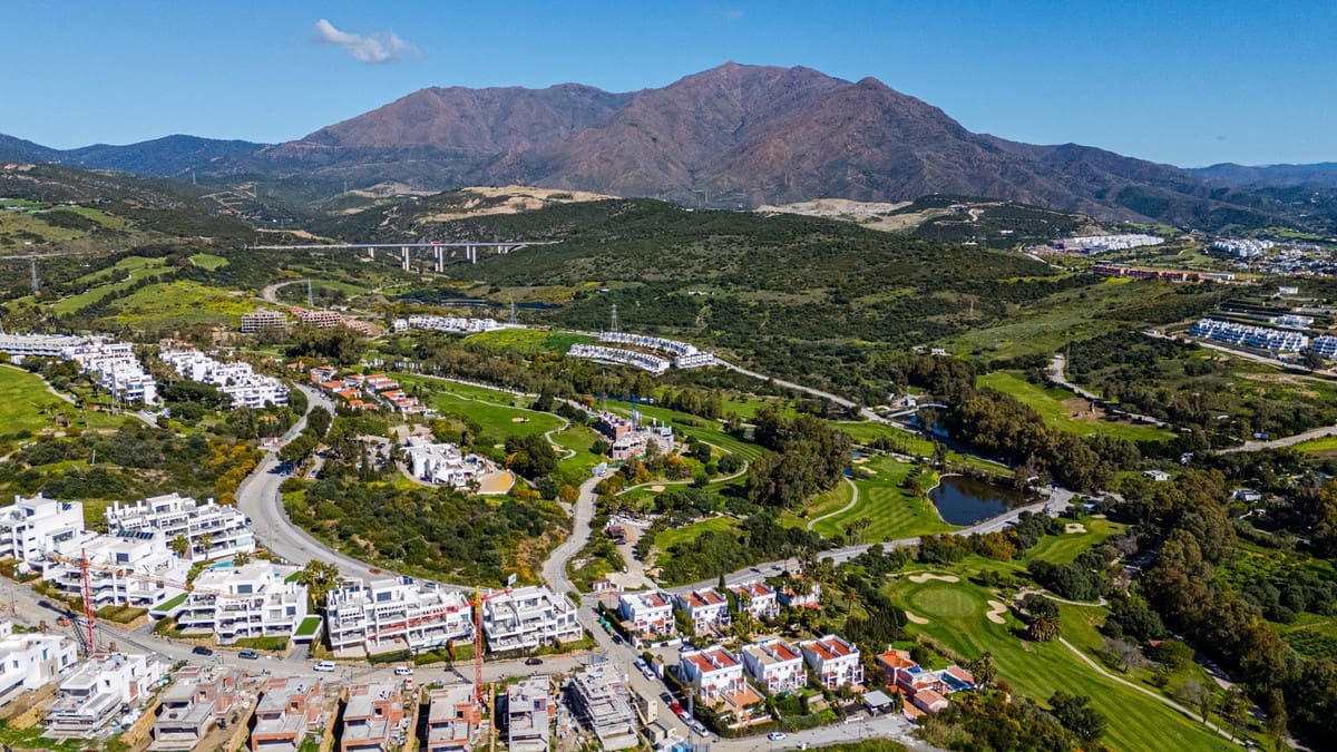 2 makuuhuone Huoneisto myytävänä paikassa Estepona mukana uima-altaan - 595 000 € (Ref: 10120976)