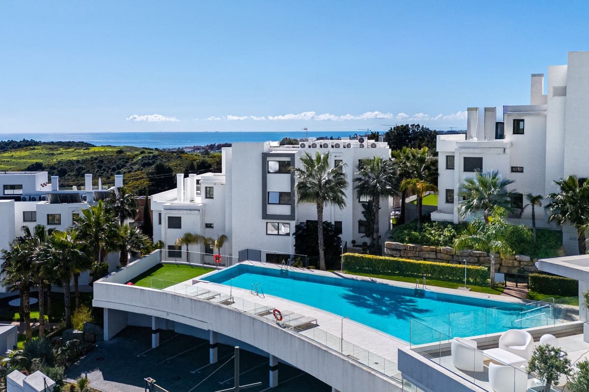 2 makuuhuone Huoneisto myytävänä paikassa Estepona mukana uima-altaan - 595 000 € (Ref: 10120976)