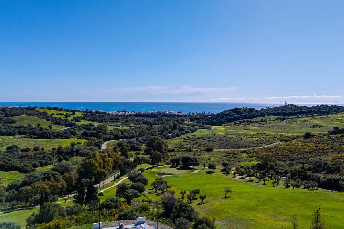 2 makuuhuone Huoneisto myytävänä paikassa Estepona mukana uima-altaan - 595 000 € (Ref: 10120976)