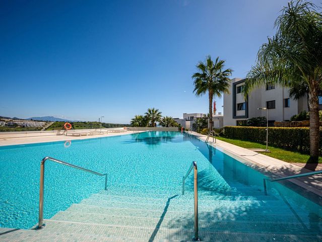 2 makuuhuone Huoneisto myytävänä paikassa Estepona mukana uima-altaan - 595 000 € (Ref: 10120976)