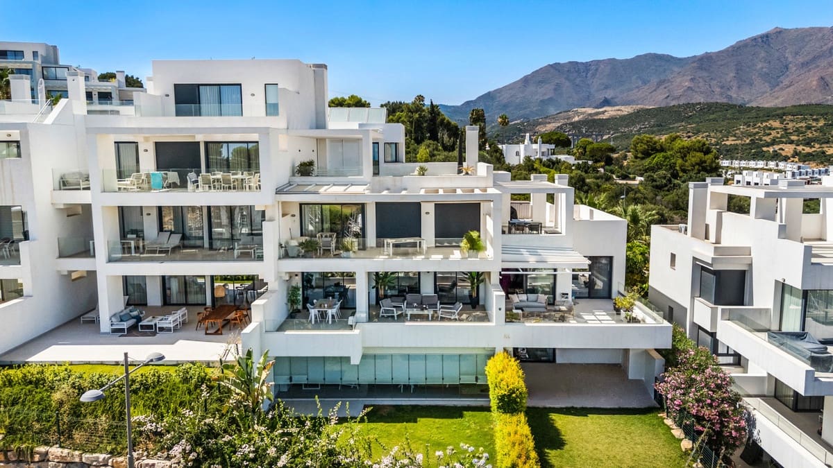 2 makuuhuone Huoneisto myytävänä paikassa Estepona mukana uima-altaan - 595 000 € (Ref: 10120976)