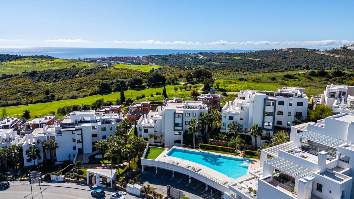 2 makuuhuone Huoneisto myytävänä paikassa Estepona mukana uima-altaan - 595 000 € (Ref: 10120976)