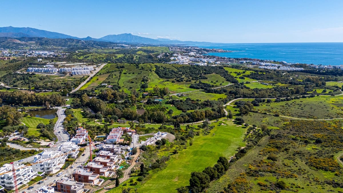 2 makuuhuone Huoneisto myytävänä paikassa Estepona mukana uima-altaan - 595 000 € (Ref: 10120976)