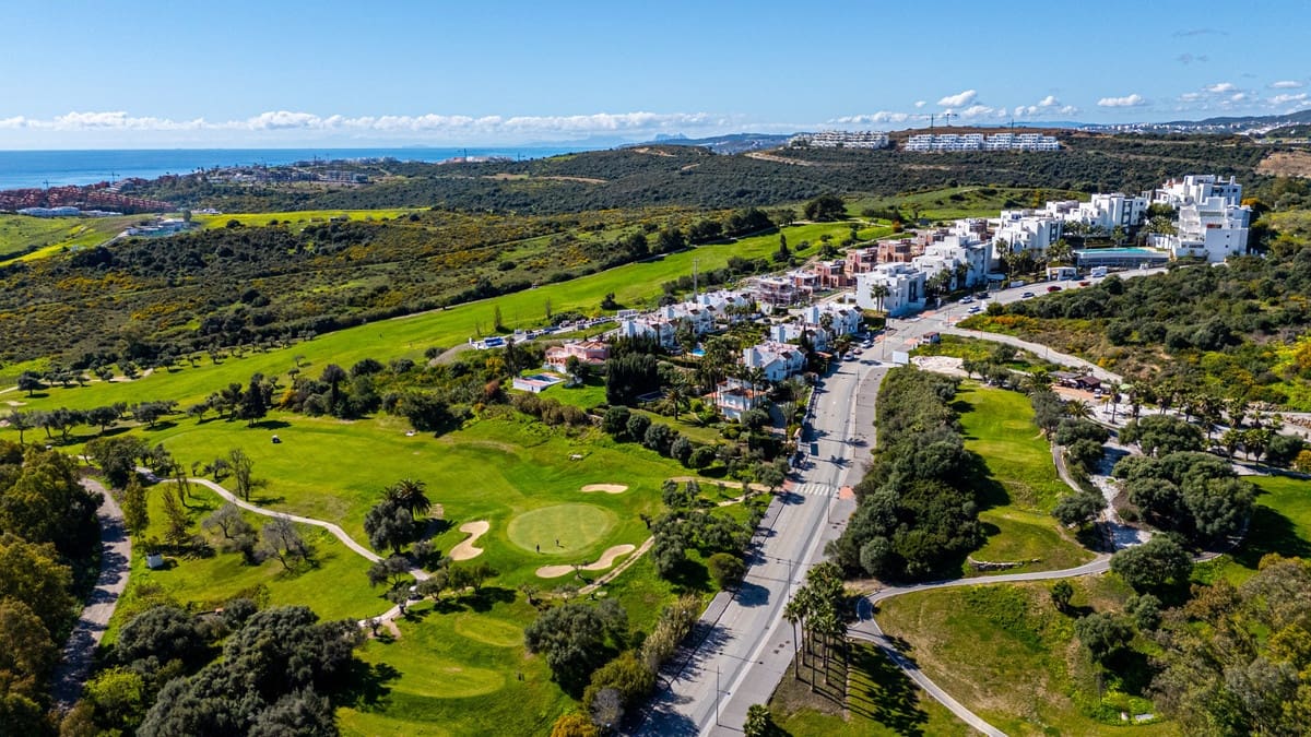 2 makuuhuone Huoneisto myytävänä paikassa Estepona mukana uima-altaan - 595 000 € (Ref: 10120976)