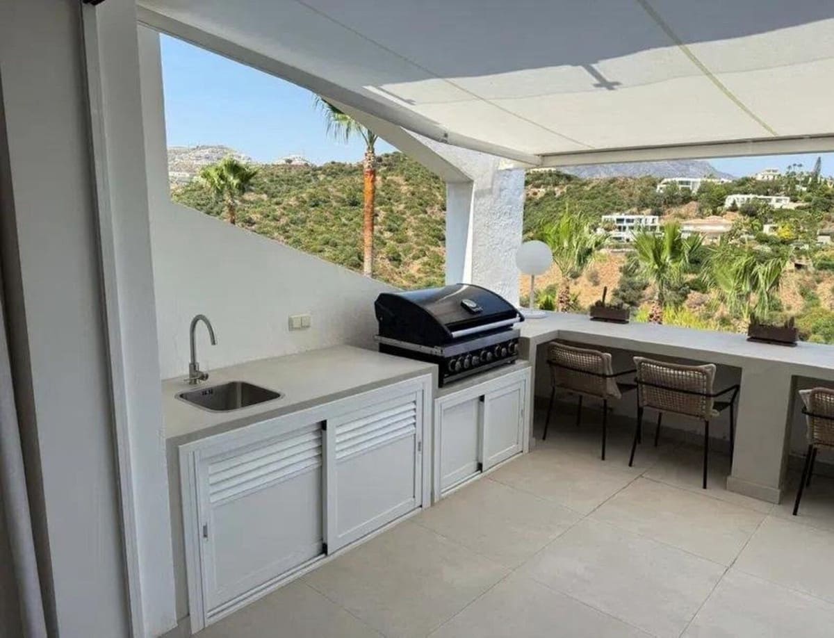 2 quarto Apartamento para venda em La Quinta com piscina - 899 000 € (Ref: 10120978)
