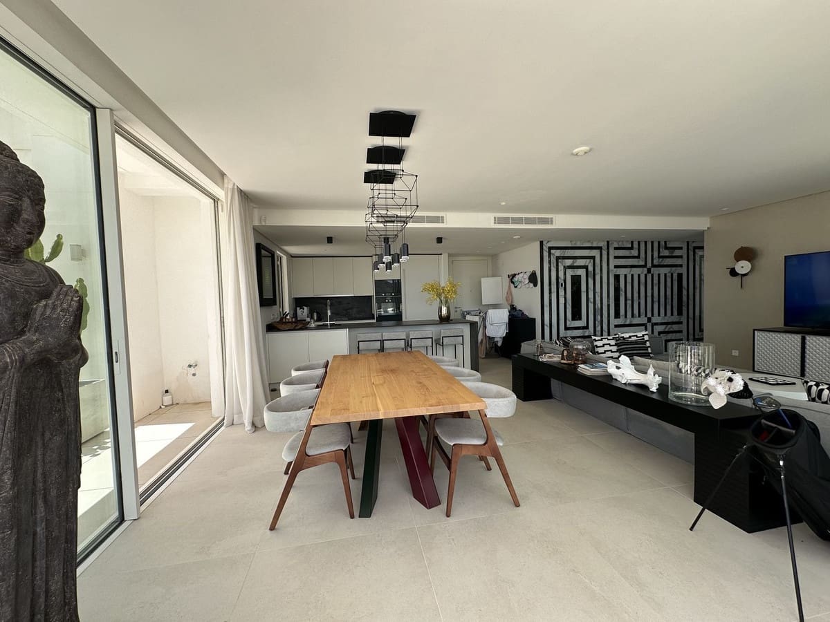 3 sypialnia Apartament na sprzedaż w Ojen z basenem garażem - 2 300 000 € (Ref: 10120979)
