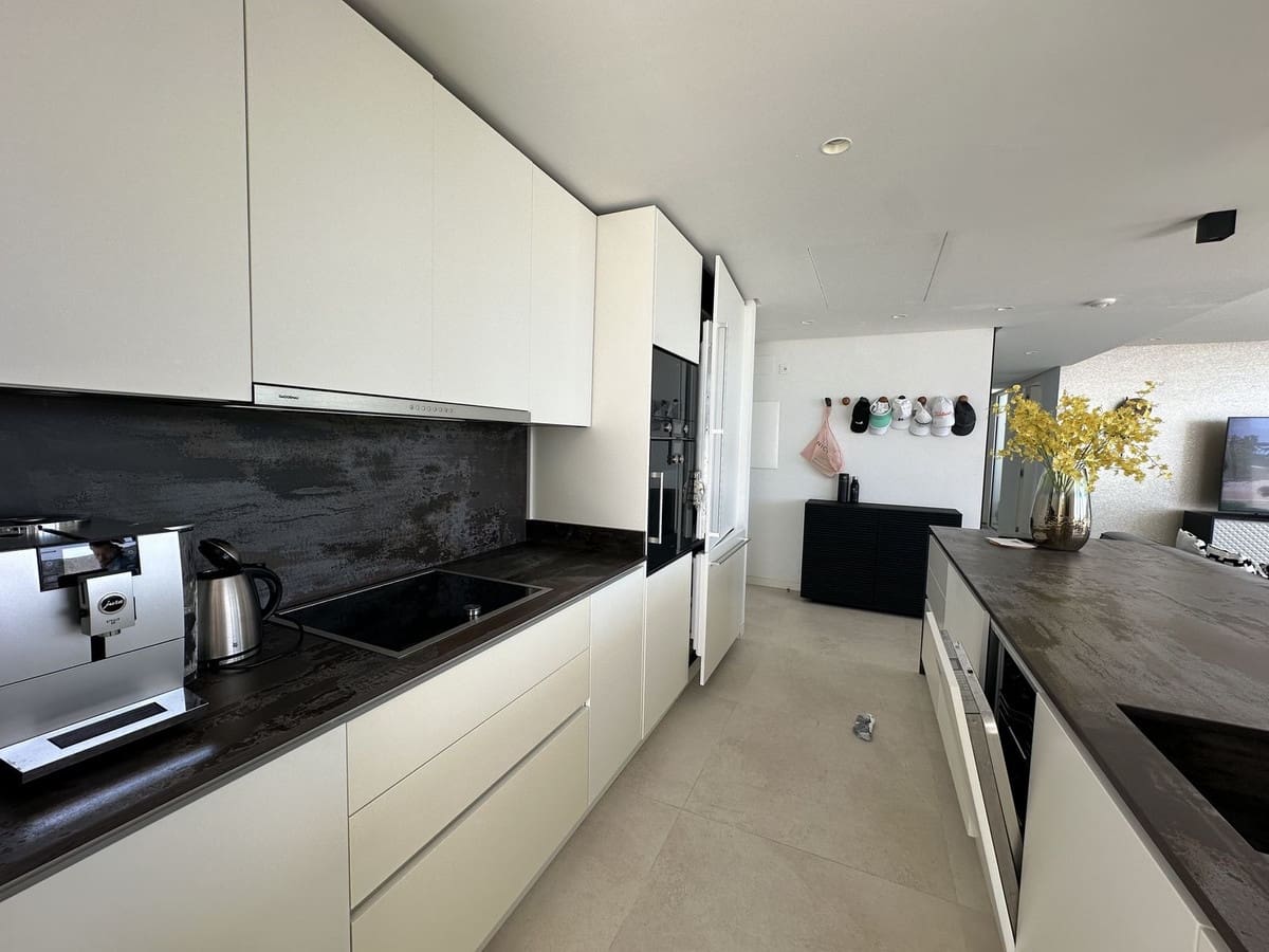 3 sypialnia Apartament na sprzedaż w Ojen z basenem garażem - 2 300 000 € (Ref: 10120979)