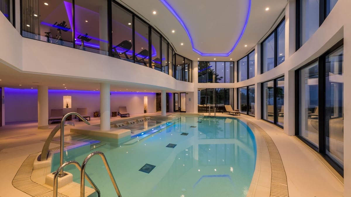 3 sypialnia Apartament na sprzedaż w Ojen z basenem garażem - 2 300 000 € (Ref: 10120979)