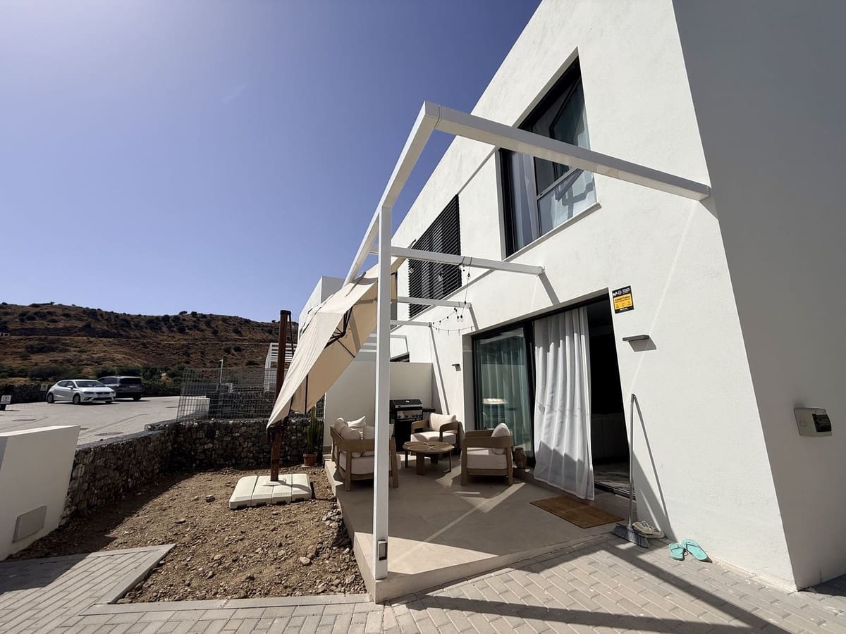 4 bedroom Semi-detached Villa for sale in Riviera del Sol with pool - € 770,000 (Ref: 10123428)