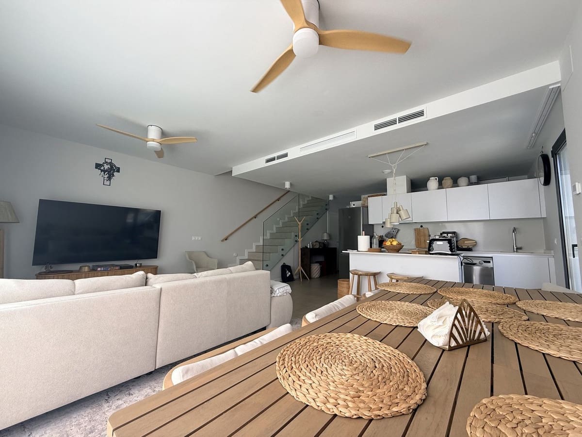 4 bedroom Semi-detached Villa for sale in Riviera del Sol with pool - € 770,000 (Ref: 10123428)