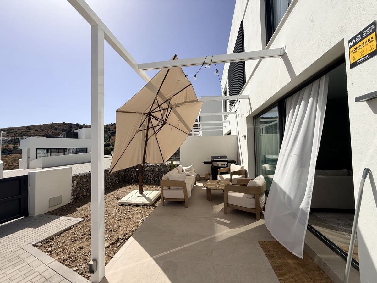 4 bedroom Semi-detached Villa for sale in Riviera del Sol with pool - € 770,000 (Ref: 10123428)