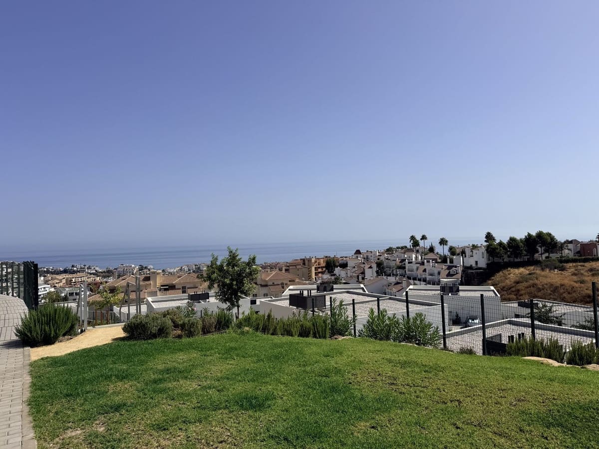 4 bedroom Semi-detached Villa for sale in Riviera del Sol with pool - € 770,000 (Ref: 10123428)