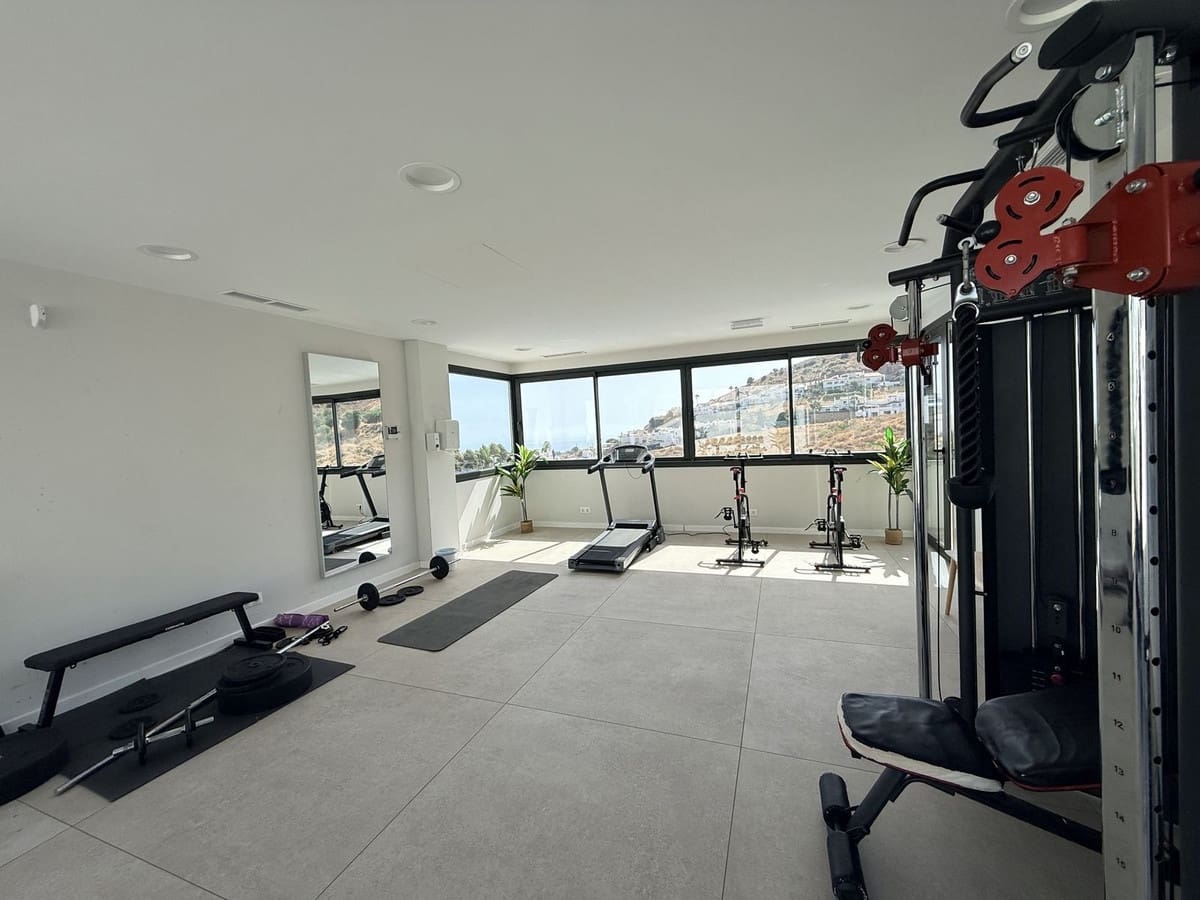 4 bedroom Semi-detached Villa for sale in Riviera del Sol with pool - € 770,000 (Ref: 10123428)