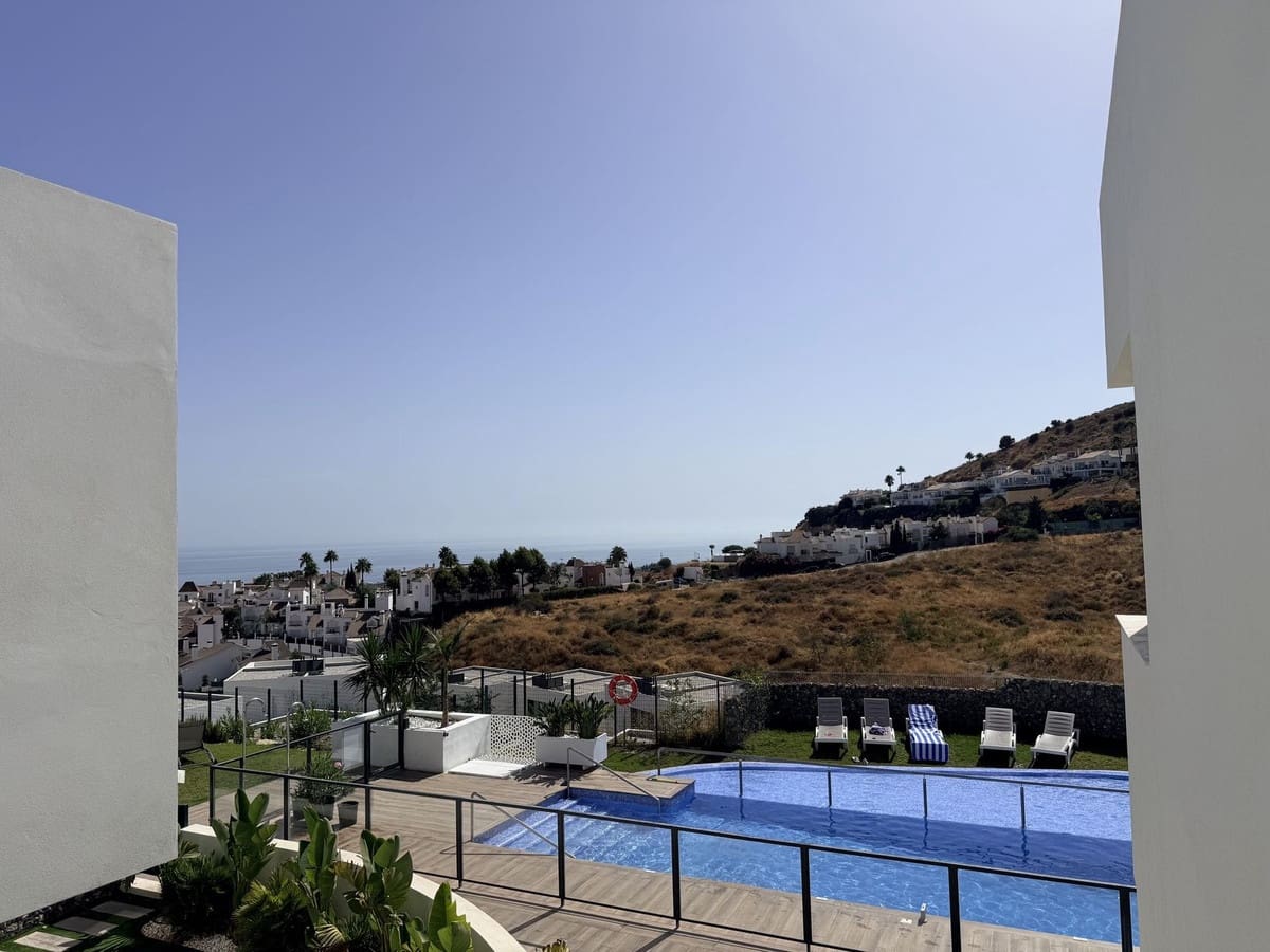 4 bedroom Semi-detached Villa for sale in Riviera del Sol with pool - € 770,000 (Ref: 10123428)