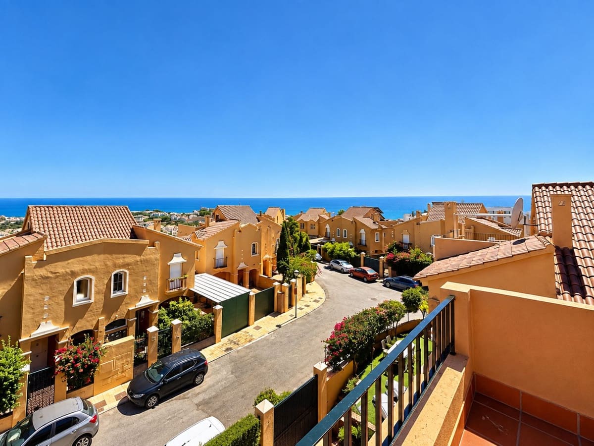 3 bedroom Townhouse for sale in Riviera del Sol with pool garage - € 550,000 (Ref: 10123429)