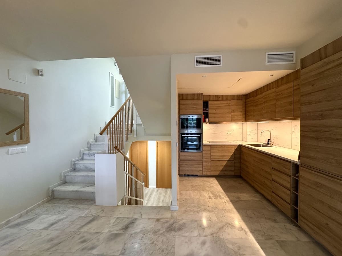 3 bedroom Townhouse for sale in Riviera del Sol with pool garage - € 625,000 (Ref: 10123432)