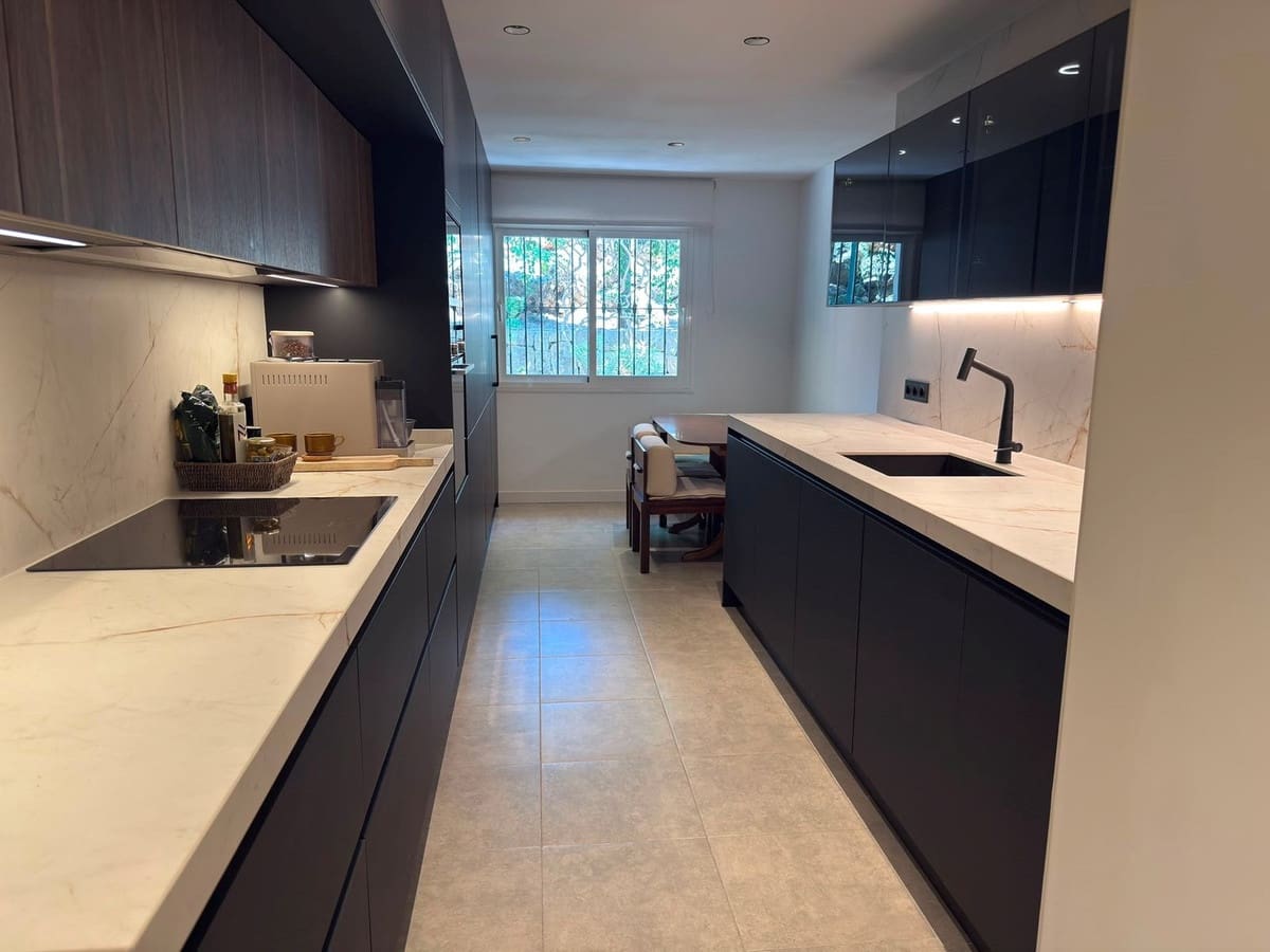 3 bedroom Apartment for sale in Golden Mile with pool garage - € 840,000 (Ref: 10124831)
