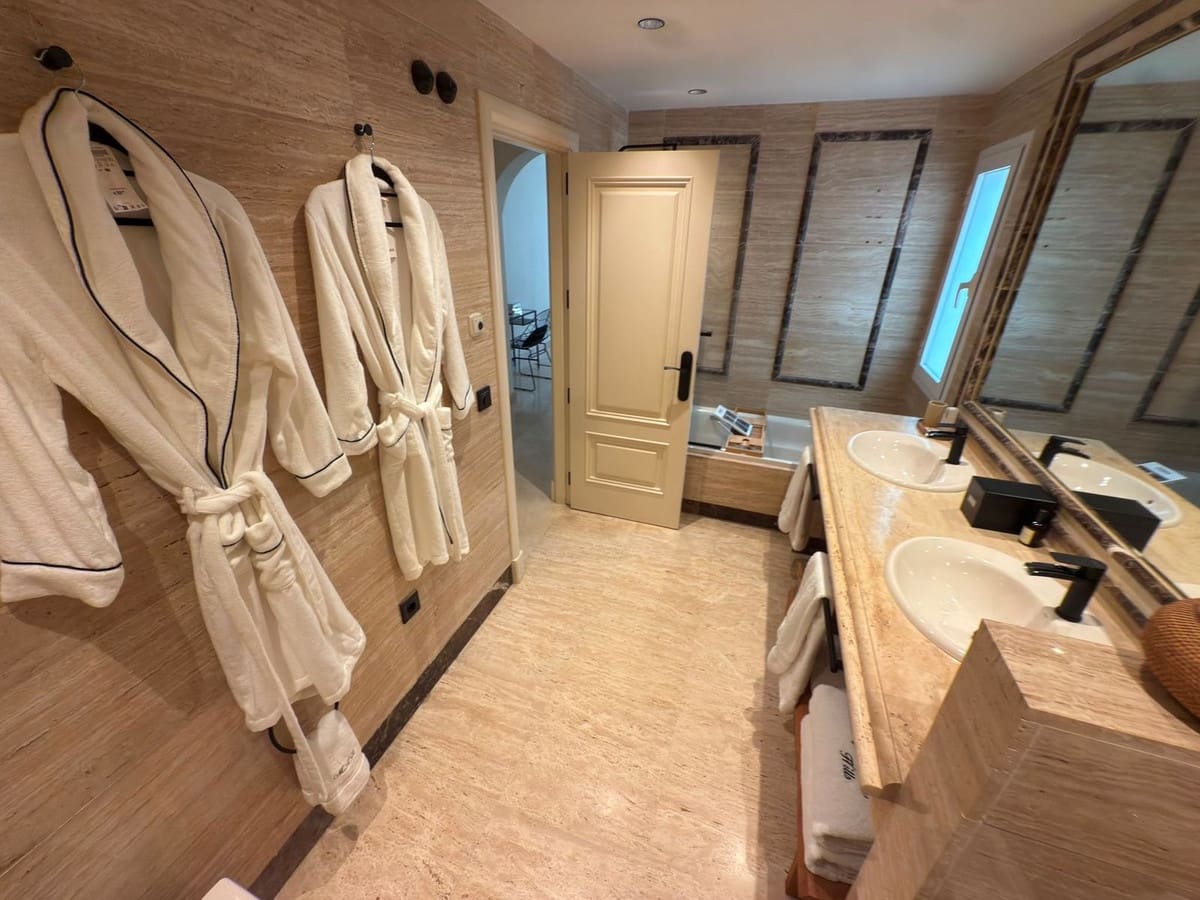 3 bedroom Apartment for sale in Golden Mile with pool garage - € 840,000 (Ref: 10124831)