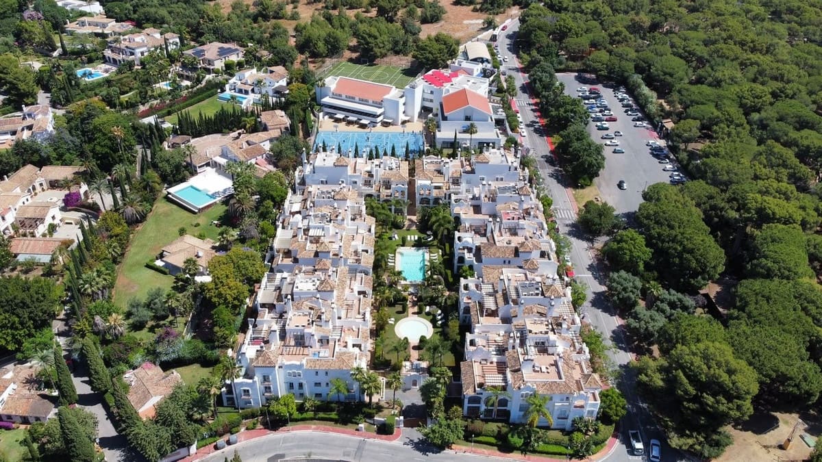 3 bedroom Apartment for sale in Golden Mile with pool garage - € 840,000 (Ref: 10124831)