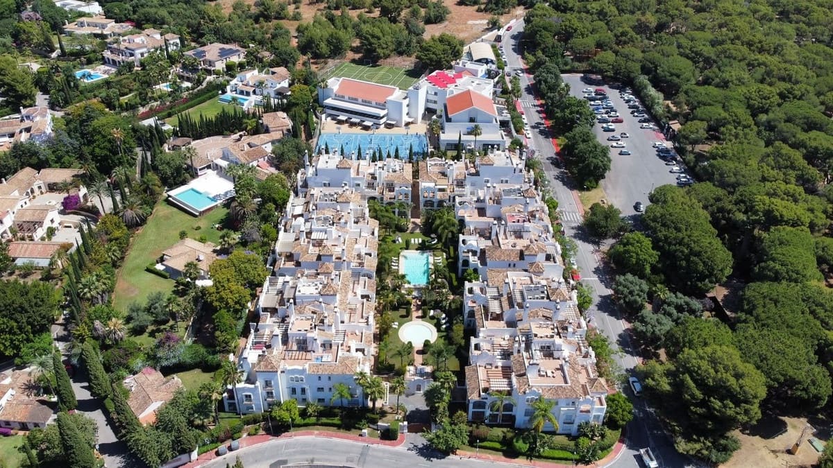 3 bedroom Apartment for sale in Golden Mile with pool garage - € 840,000 (Ref: 10124831)