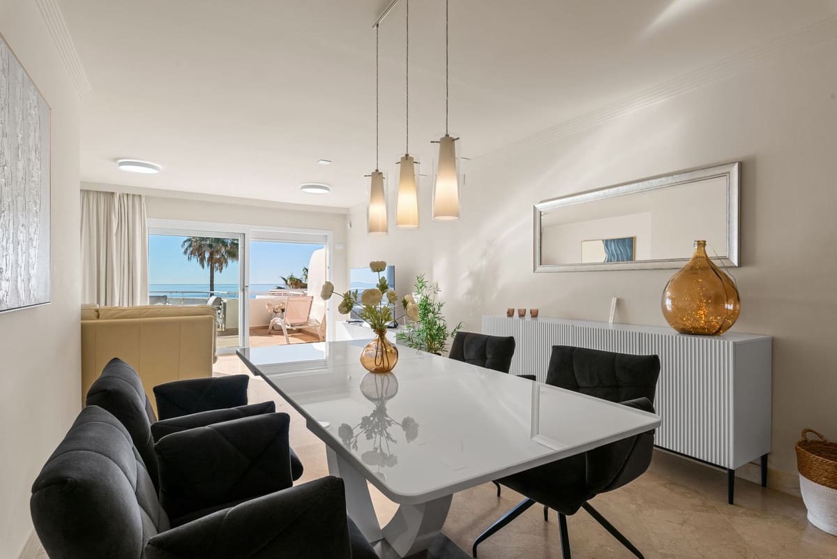 Apartamento de 2 habitaciones en Estepona en venta con piscina garaje - 695.000 € (Ref: 10124832)