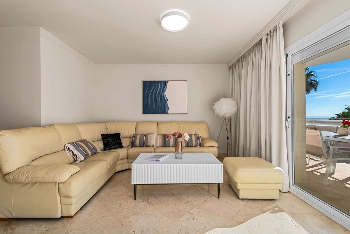 Apartamento de 2 habitaciones en Estepona en venta con piscina garaje - 695.000 € (Ref: 10124832)