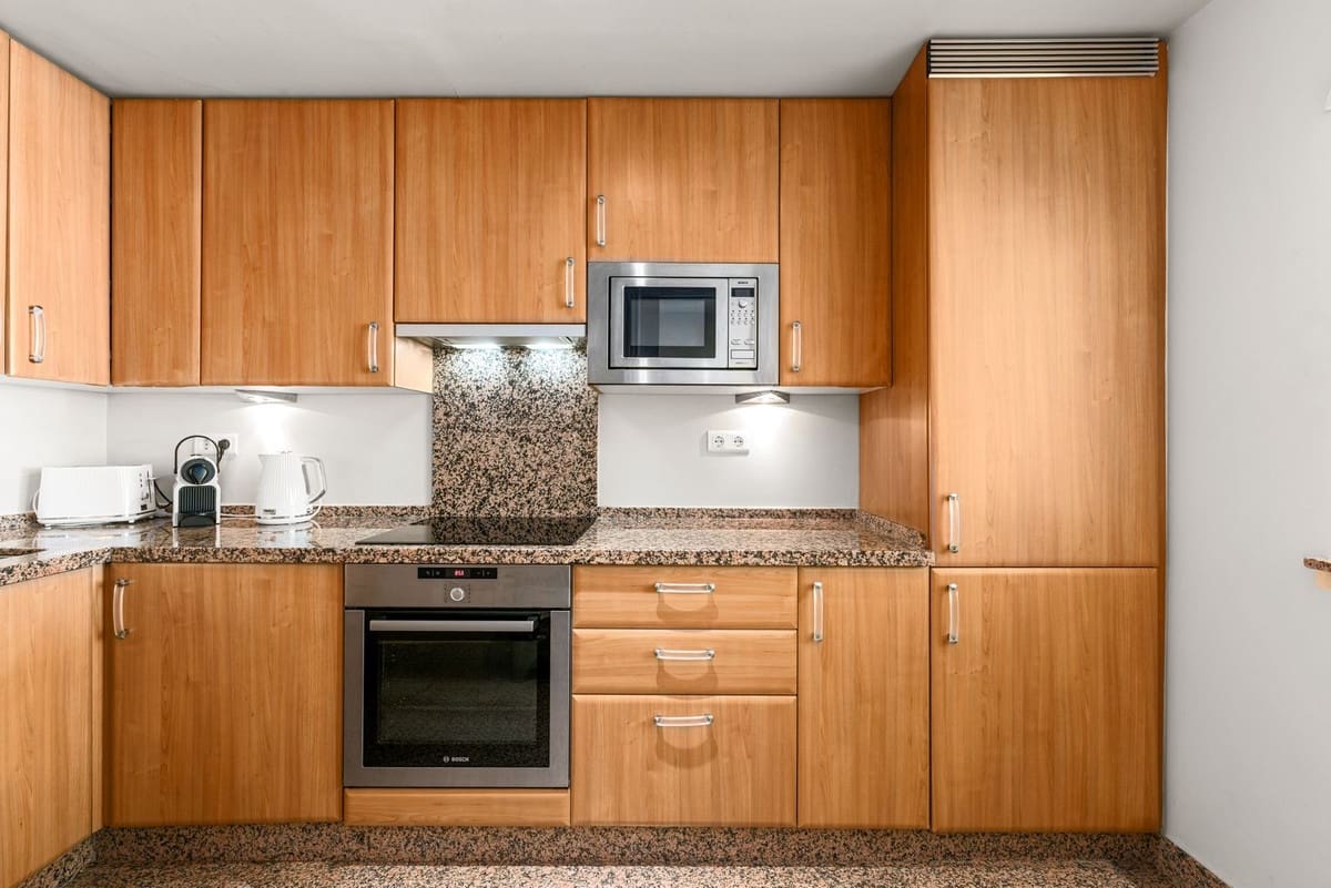 Apartamento de 2 habitaciones en Estepona en venta con piscina garaje - 695.000 € (Ref: 10124832)