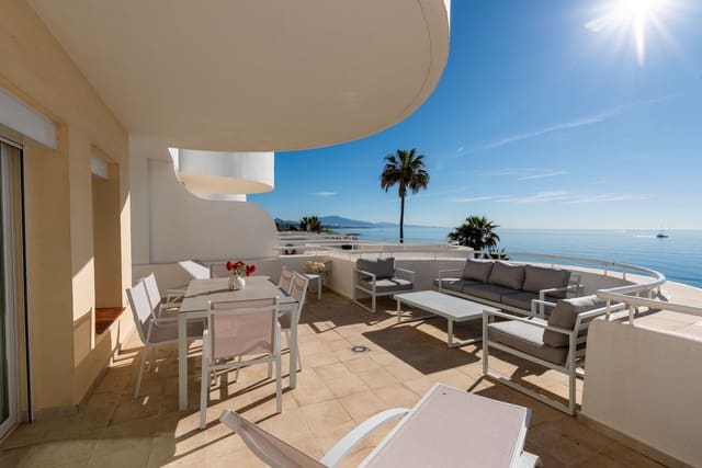 Apartamento de 2 habitaciones en Estepona en venta con piscina garaje - 695.000 € (Ref: 10124832)