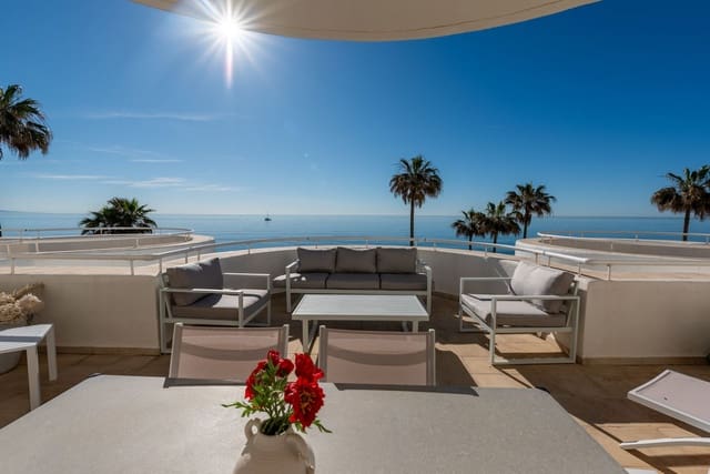 Apartamento de 2 habitaciones en Estepona en venta con piscina garaje - 695.000 € (Ref: 10124832)
