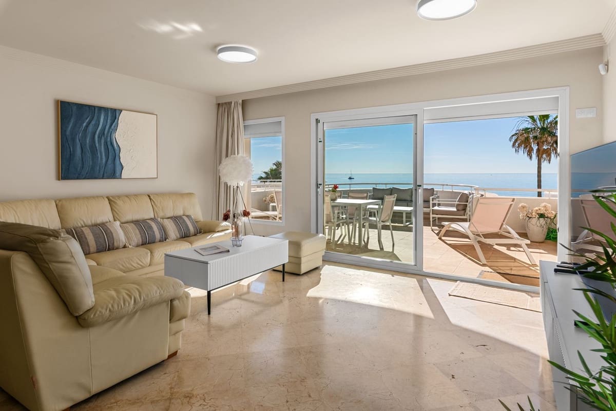 Apartamento de 2 habitaciones en Estepona en venta con piscina garaje - 695.000 € (Ref: 10124832)