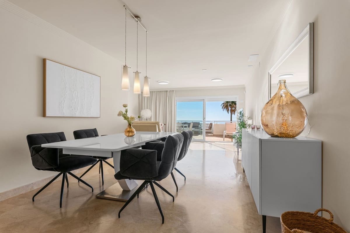 Apartamento de 2 habitaciones en Estepona en venta con piscina garaje - 695.000 € (Ref: 10124832)