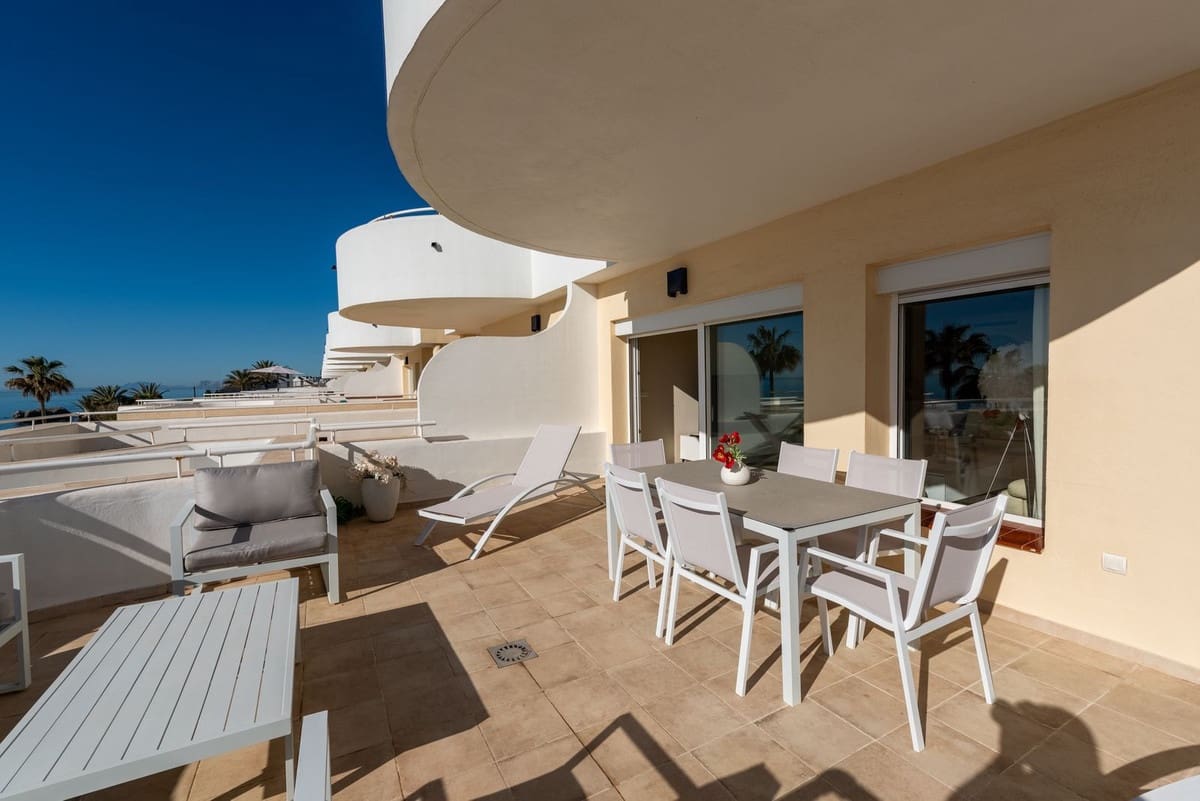 Apartamento de 2 habitaciones en Estepona en venta con piscina garaje - 695.000 € (Ref: 10124832)