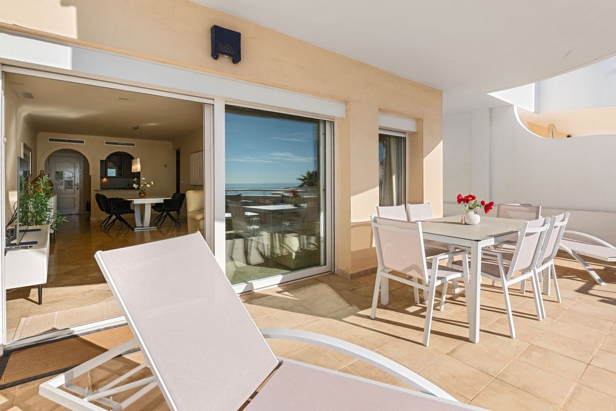 Apartamento de 2 habitaciones en Estepona en venta con piscina garaje - 695.000 € (Ref: 10124832)