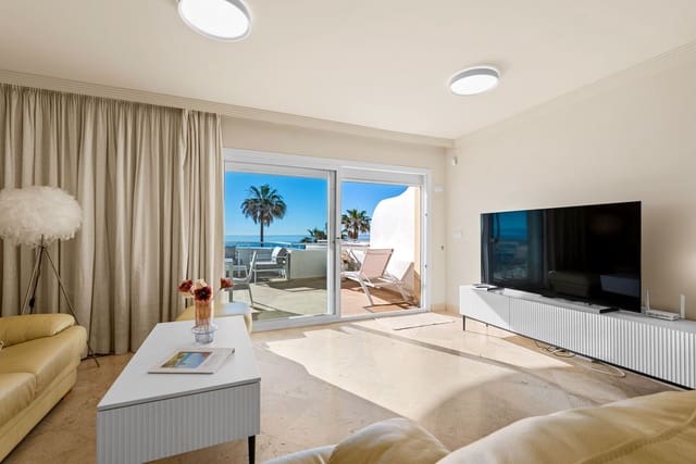 Apartamento de 2 habitaciones en Estepona en venta con piscina garaje - 695.000 € (Ref: 10124832)